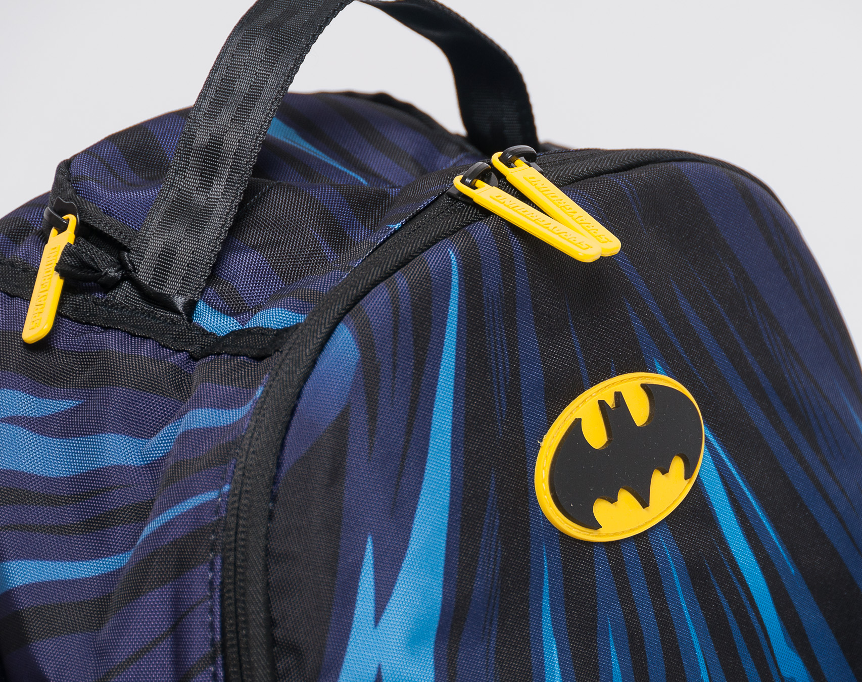 Sprayground Batoh Batman Cape Wings černo modrý objem 20,7L