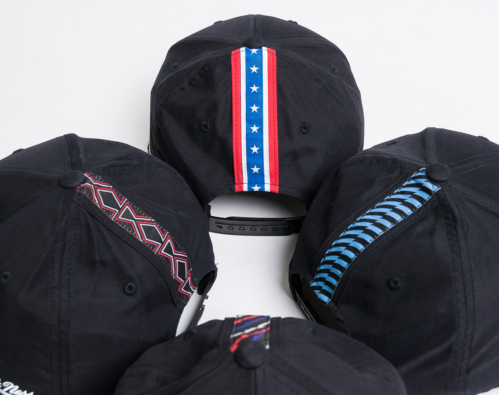 Kšiltovka Mitchell & Ness Philadelphia 76ers Hardwood Classic Taped Black Snapback