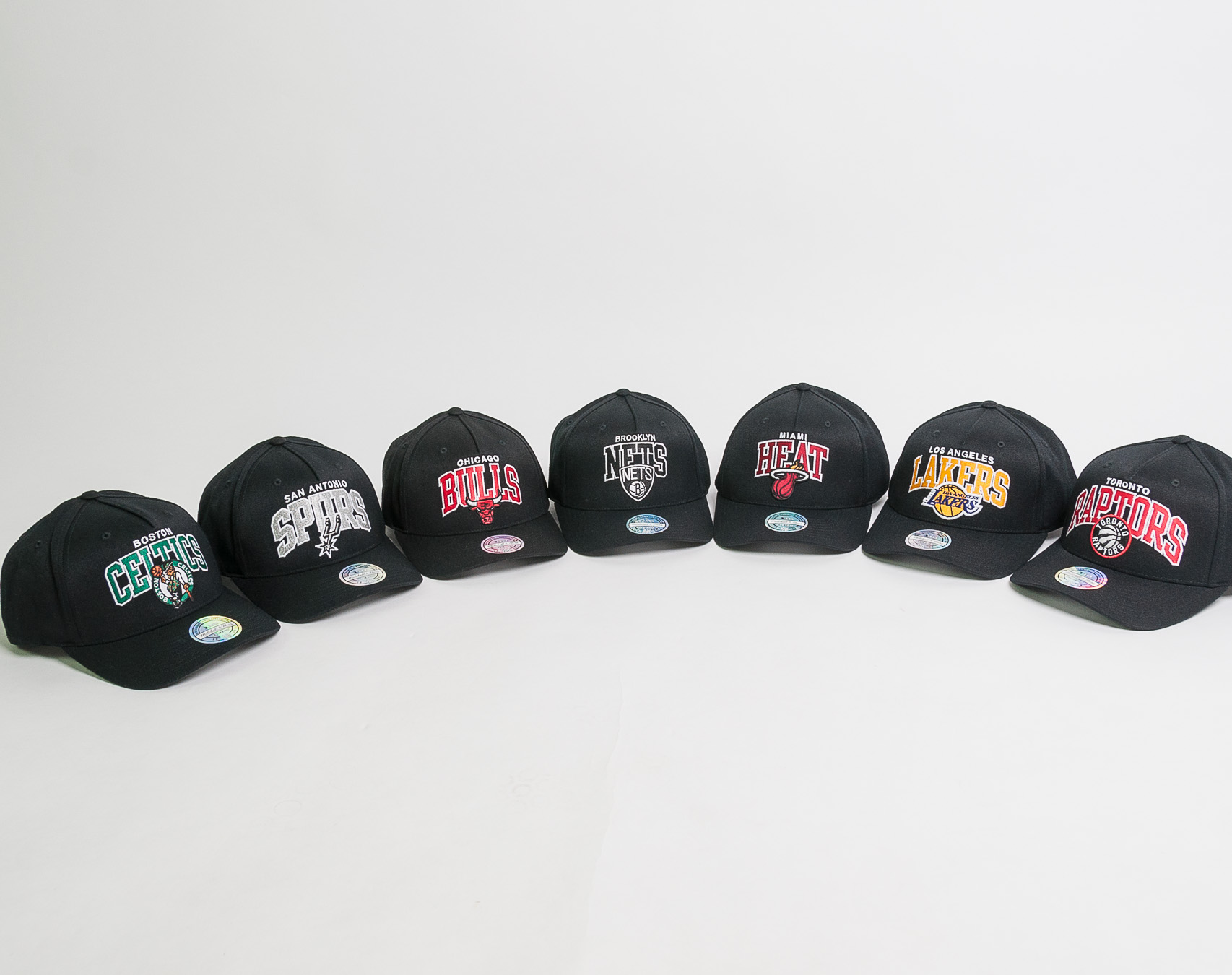 Kšiltovka Mitchell & Ness NBA Team Arch Pinch Panel 110 San Antonio Spurs Black Snapback