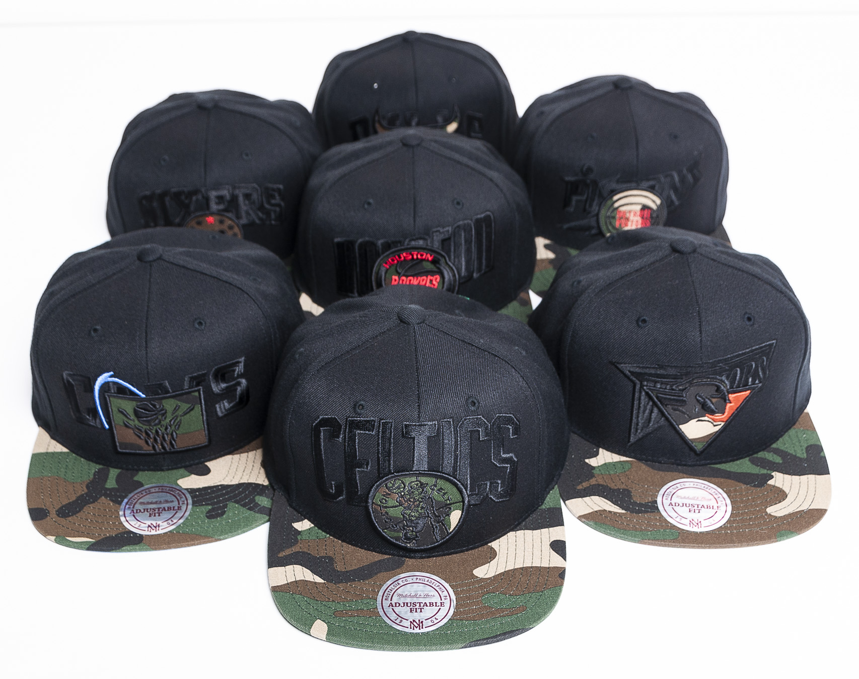 Kšiltovka Mitchell & Ness Detroit Pistons 403 Blind Camo Snapback
