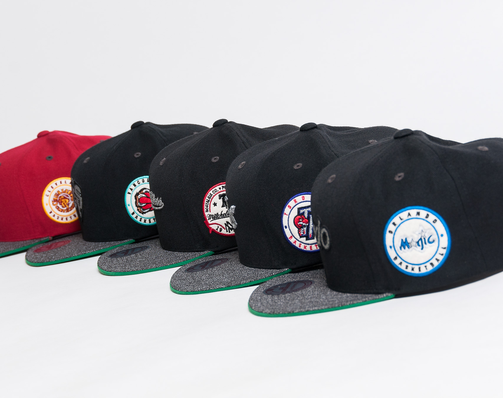 Kšiltovka Mitchell & Ness Vancouver Grizzlies Melange Patch Black Snapback